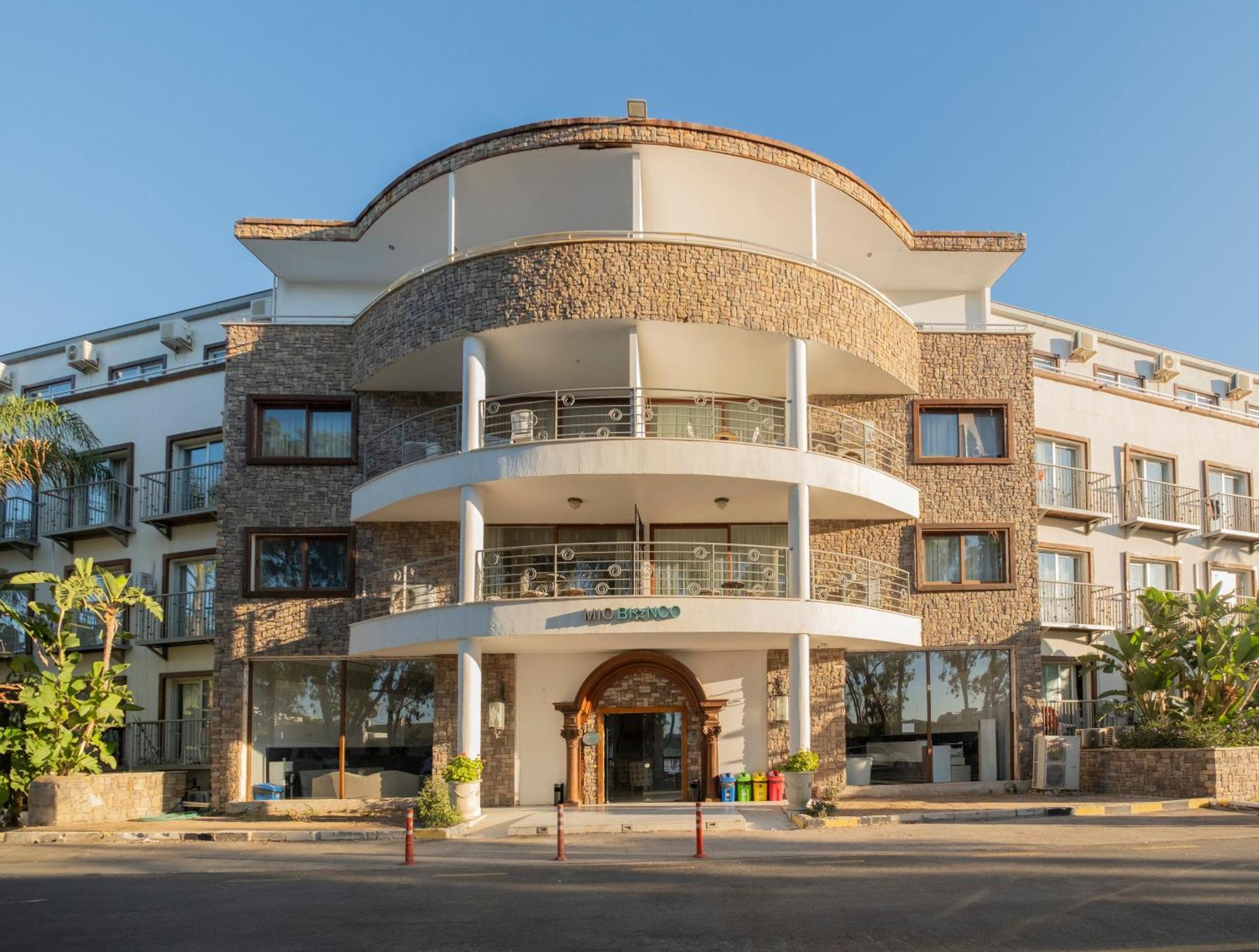 Ladonia Hotels Mio Bianco アキアーラ エクステリア 写真